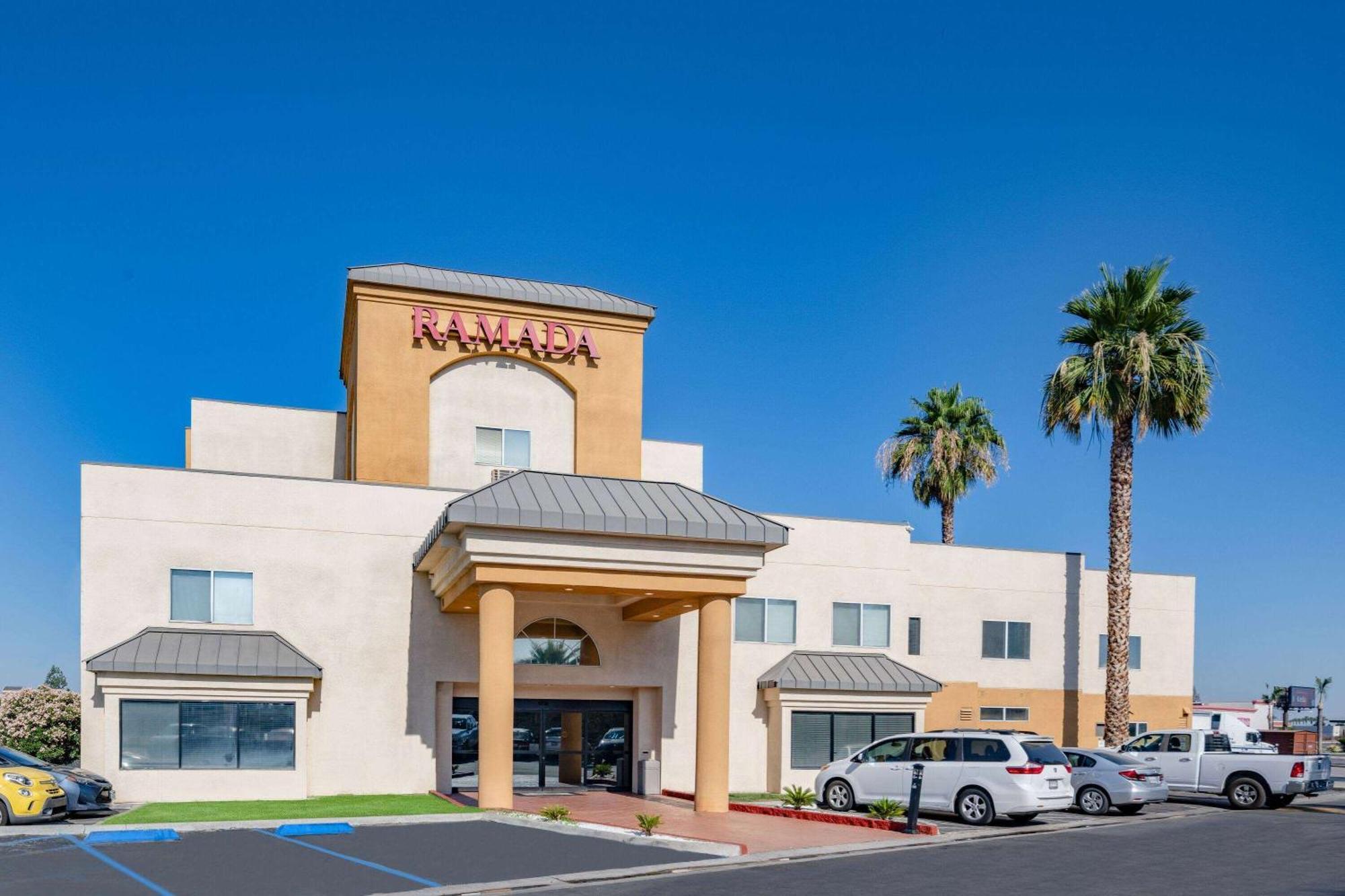 Ramada By Wyndham Bakersfield Hotel Exterior photo