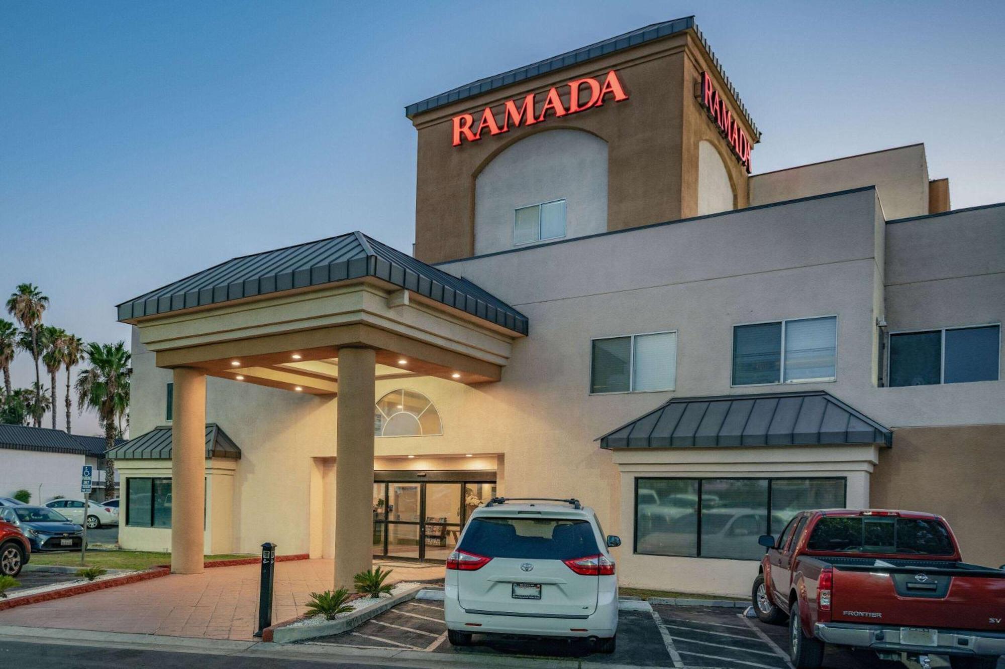 Ramada By Wyndham Bakersfield Hotel Exterior photo